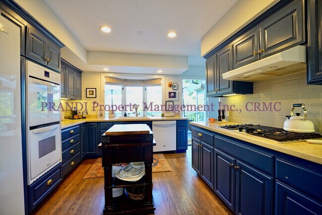 Building Photo - 3-Bedroom, 3-Bath Home with Expansive View...
