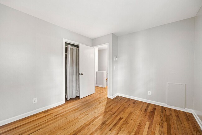 Building Photo - Newly Renovated 2 Bedroom, 1 Bath Duplex within walking Distance to UVA!