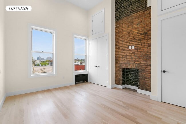 Building Photo - 110 Calyer St