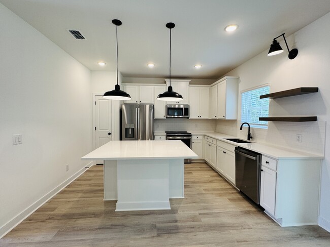 Building Photo - 148 Kingswood Ter