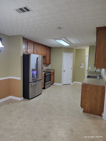 Kitchen - 1359 River Club Dr NE