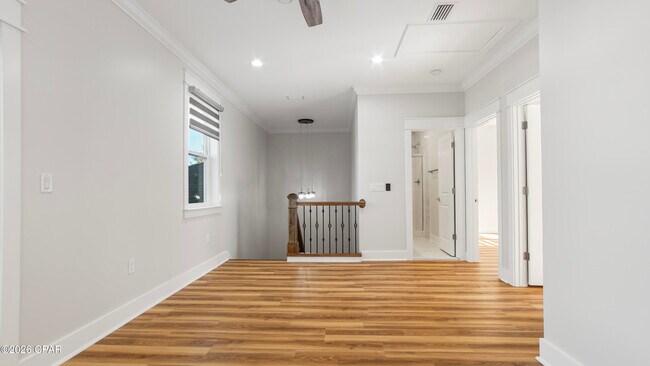 Building Photo - 1719 Country Club Dr