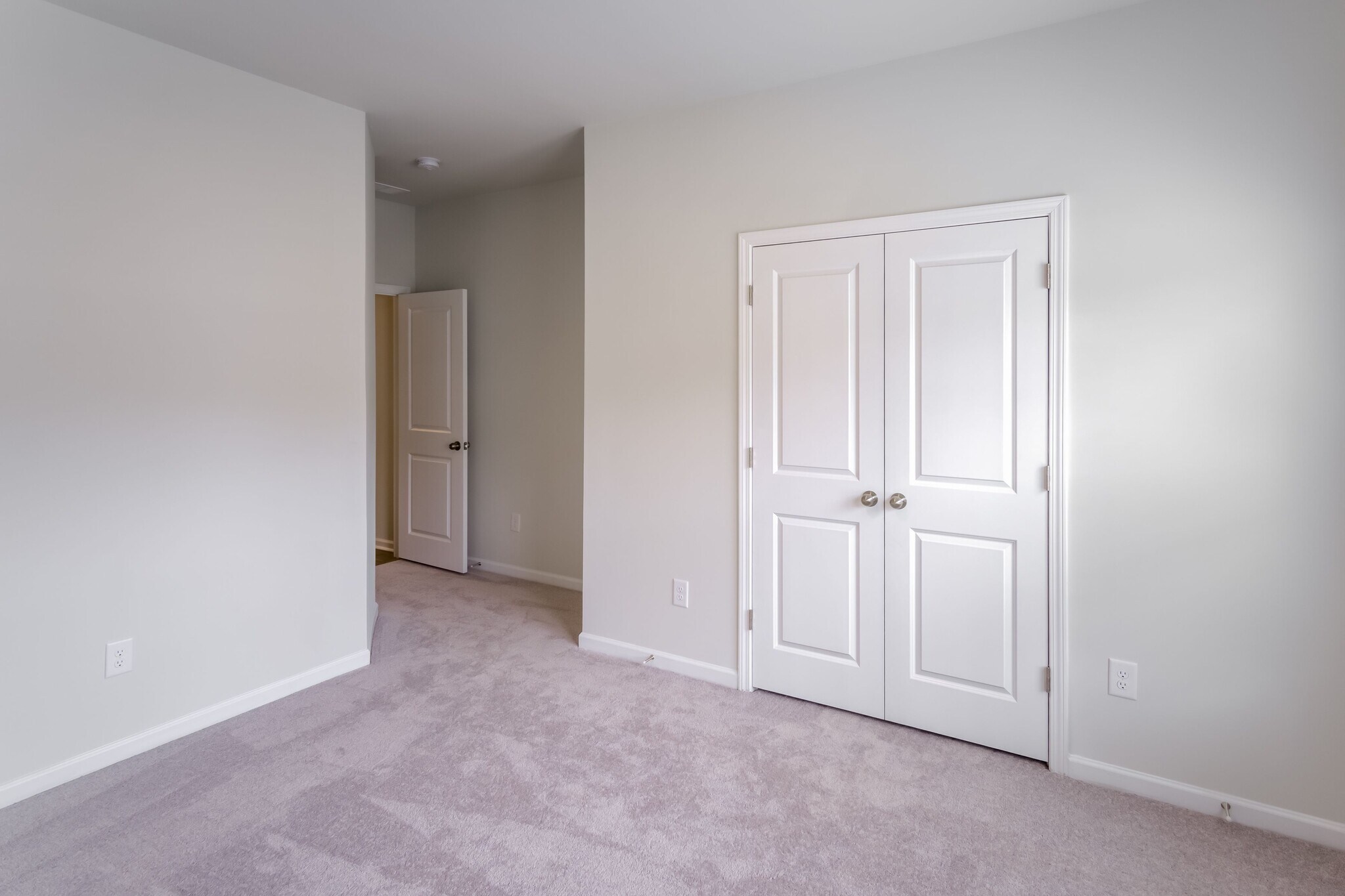 Building Photo - 709 Watercliff Dr