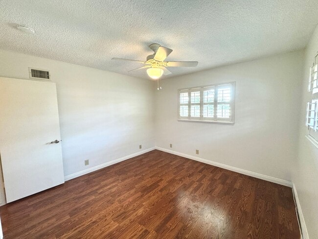 Building Photo - Light, Bright & Lovingly Maintained Claremont Home for Lease