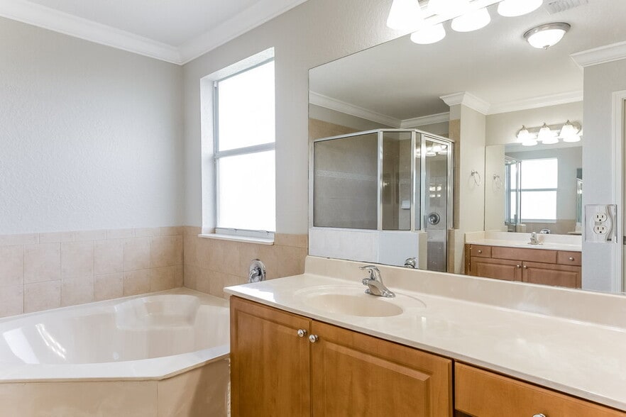 Building Photo - 11961 Donlin Dr