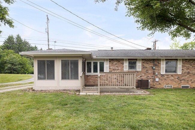 Building Photo - 6600 New Albany-Condit Rd