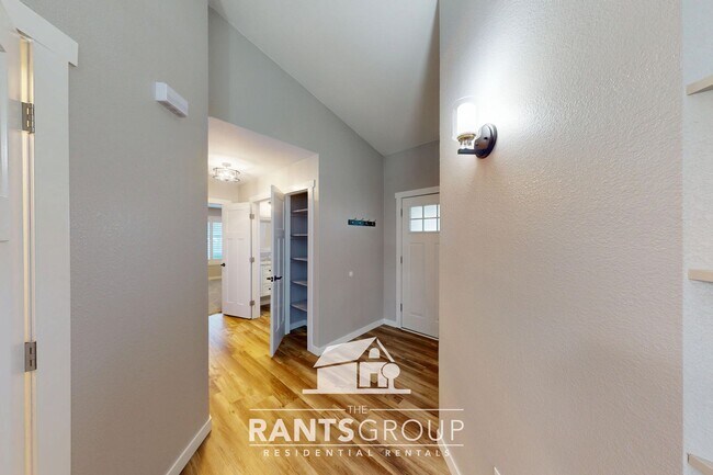 Building Photo - Move in Ready! Renovated 2-bed, 2-bath Rambler in Lacey!