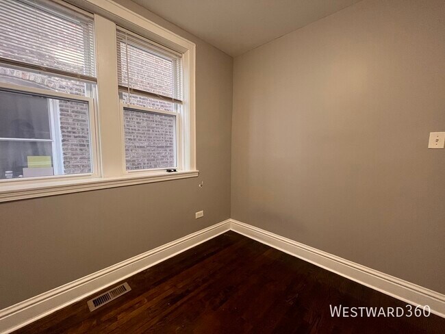 Building Photo - 5653 N Talman Ave