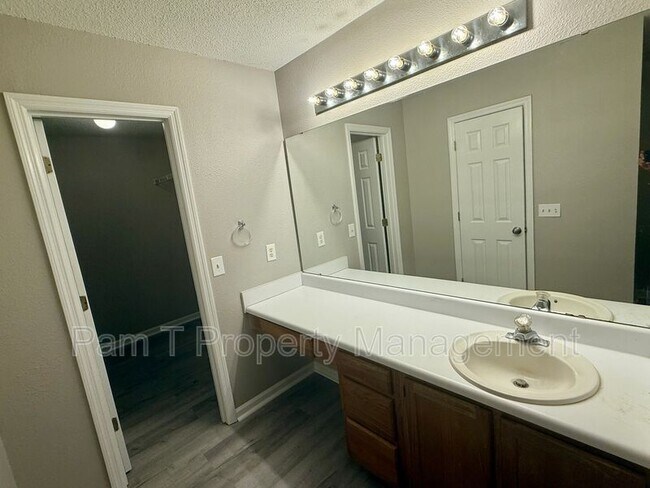 Building Photo - 227 Sugar Mill Dr