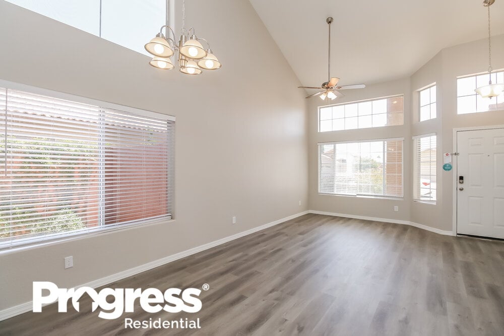 Building Photo - 1036 W Olive Ave