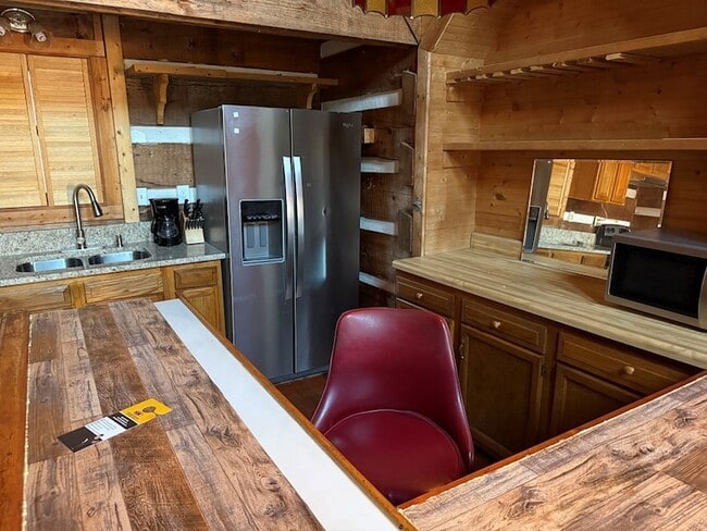 Building Photo - 523 Sundown Dr