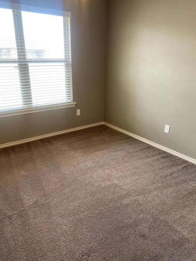 Building Photo - 3 bed 2 bath - Frenship ISD
