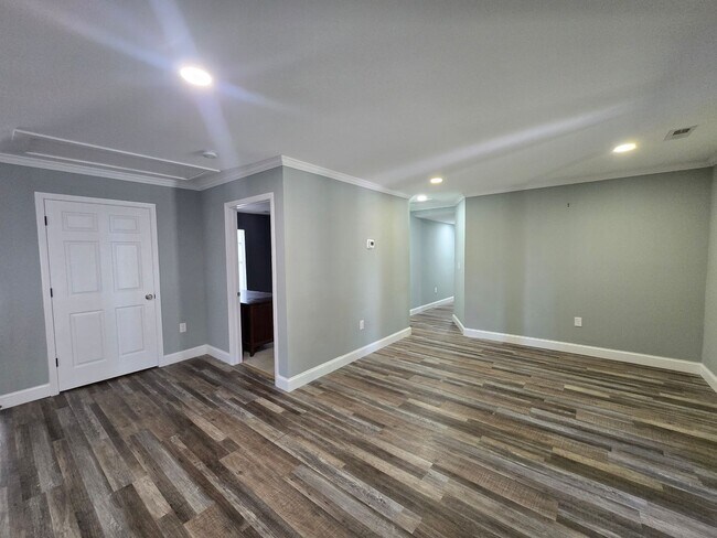 Building Photo - Downtown Greensboro Stunner – Fully Renovated!