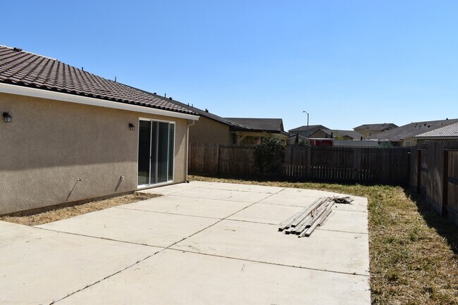 Building Photo - 4457 Jennifer Wy