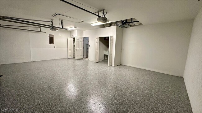Building Photo - 8850 Creek Run Dr