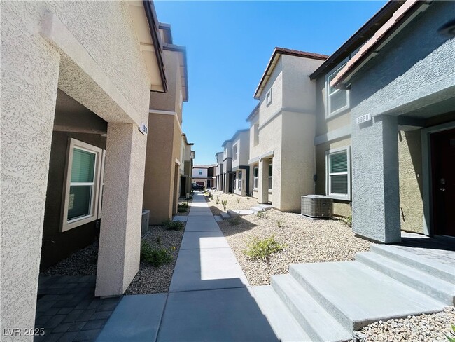 Building Photo - 9916 Tangerine Hls St