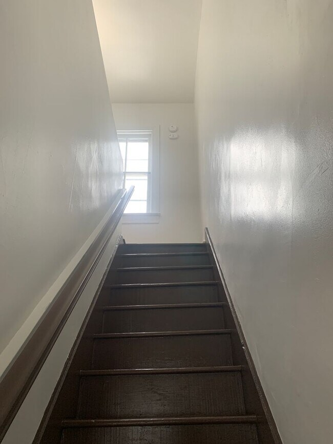 Building Photo - 3 Bedrooms on the Avenues York City