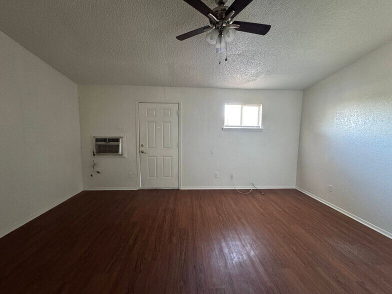 Building Photo - 715 N 20th St