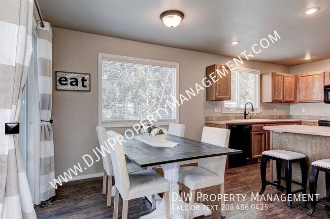 Building Photo - 520 N Shady Grove Way
