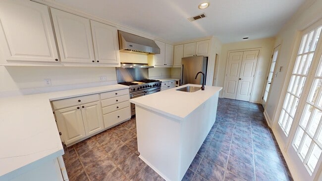 Building Photo - Newly Renovated Home For Rent