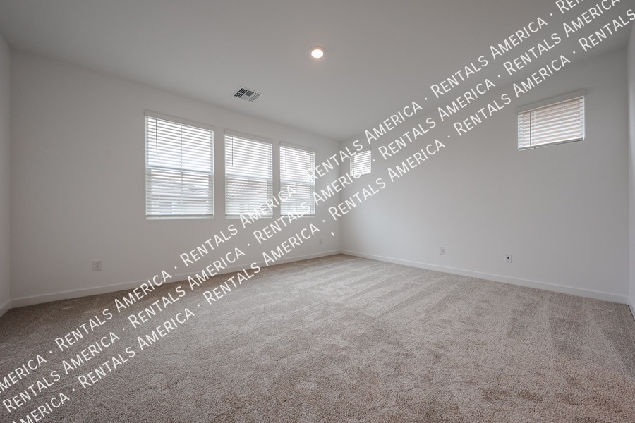 Building Photo - 10151 E Ulysses Ave