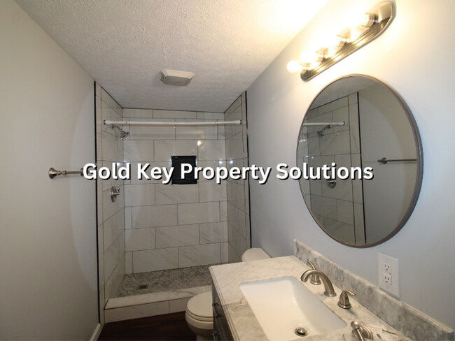 Building Photo - Beautifully Updated 3 BR 2 BA House in Alexandria (NO SECTION 8)