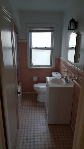 Building Photo - 235 Jewell St