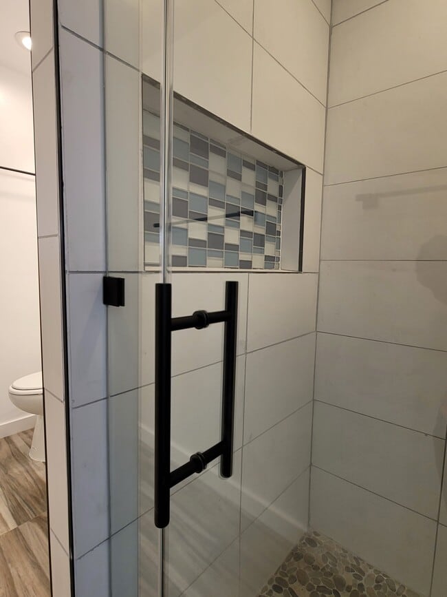 MASTER BATHROOM - 2604 Graham Ave