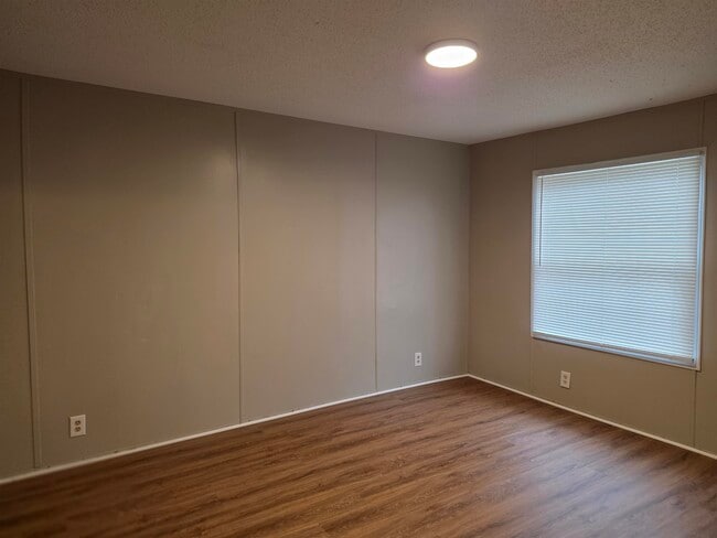 Building Photo - 2956 Lake Park Rd