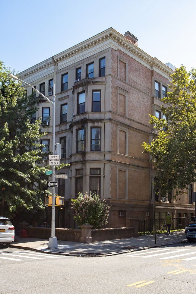 Building Photo - 71 8th Ave