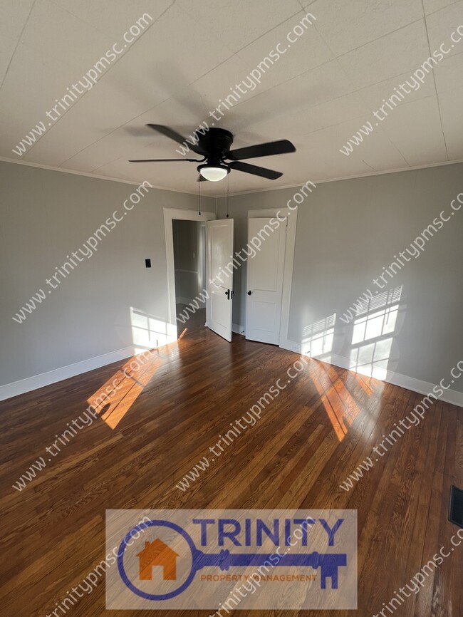 Building Photo - NEWLY UPDATED!! Ready and waiting for you!