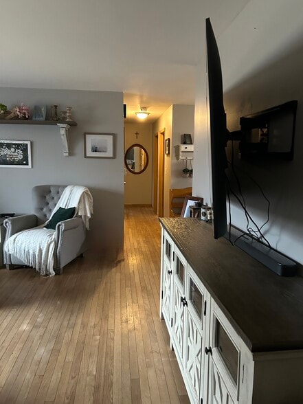 Building Photo - 2010 Richard St