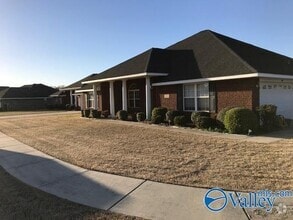 Building Photo - 106 Shadow Tr SW
