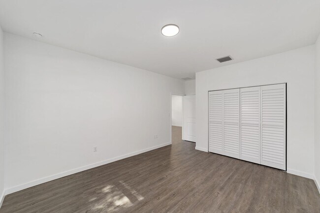 Building Photo - 1591 NW 29 Rd