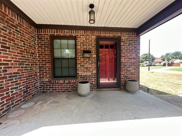 Building Photo - 6383 Greenway Rd