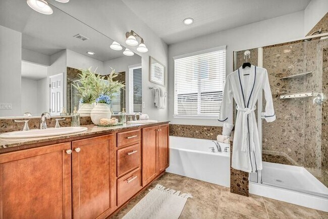 Building Photo - Beautiful 4-Bedroom Home in Damonte Ranch