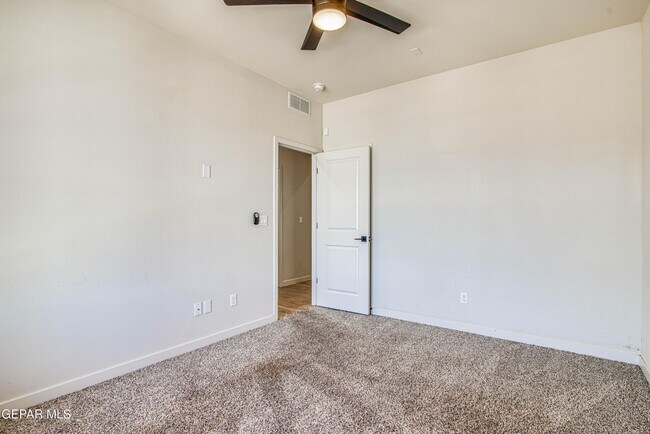 Building Photo - 805 Mormon Tea Dr