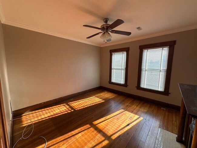 Building Photo - 138 E Lincoln St