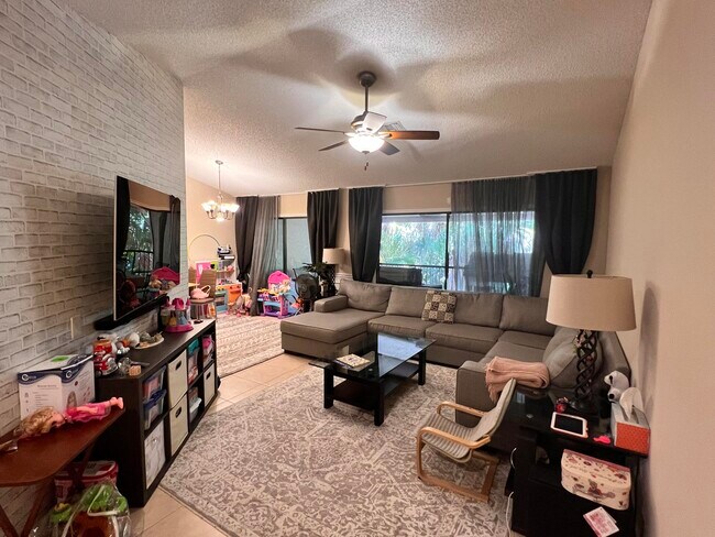 Building Photo - 5650 Coach House Cir