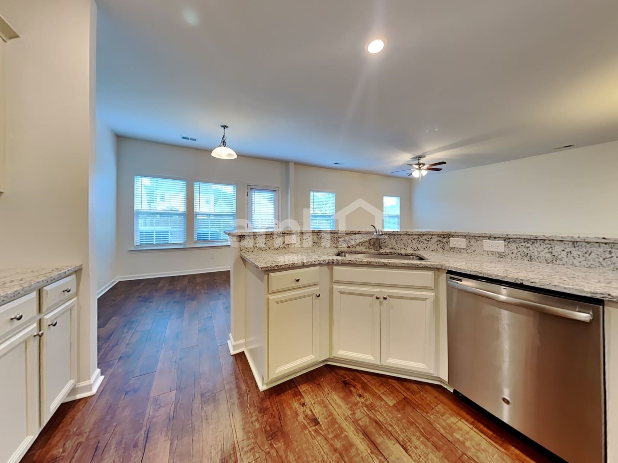 Building Photo - 636 Redbud Ln