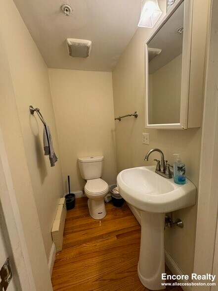 Building Photo - 84 Fenway