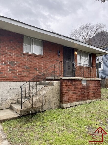 Primary Photo - 2318 N Chamberlain Ave
