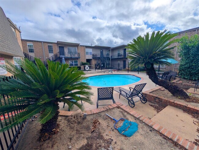 Building Photo - 5550 N Braeswood Blvd