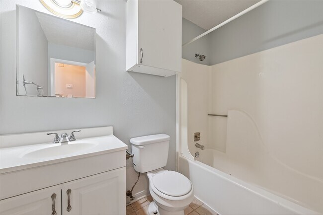 Building Photo - 16106 Barbarossa Dr