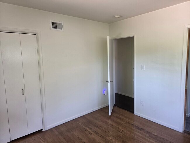 Building Photo - 4734 Laurelgrove Ave