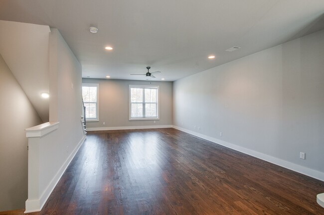 Living Room/Dining Room - 944 Riverside Dr