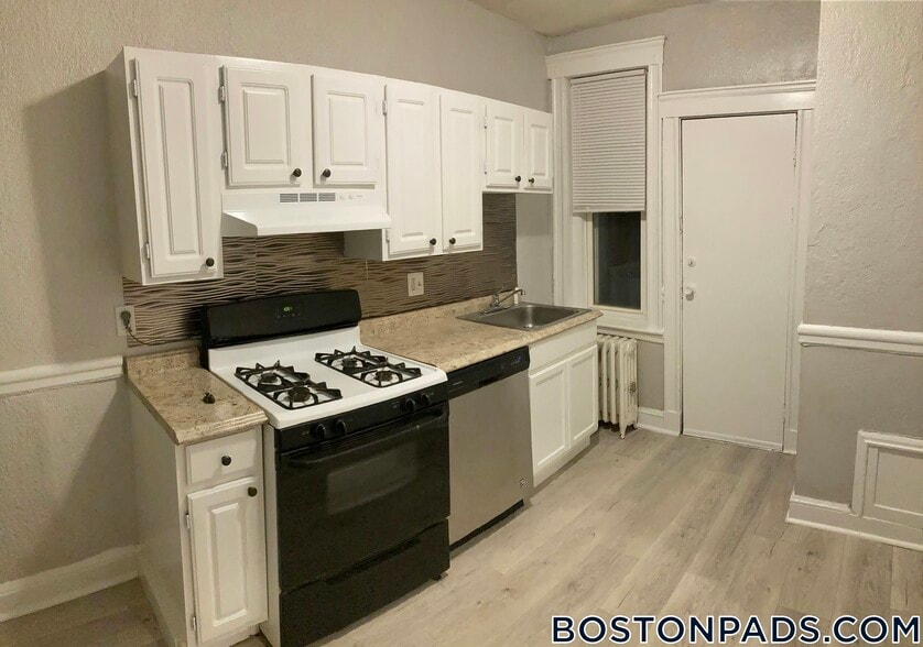 Building Photo - 95 Nichols St