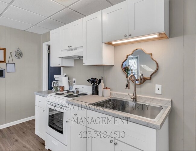 Building Photo - Modern 1 Bed 1 Bath - Pet Friendly!