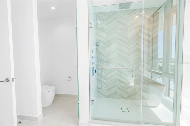 Building Photo - 400 Central Ave