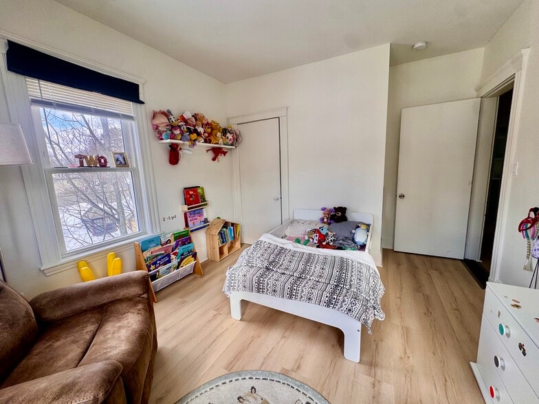 Building Photo - 127 Eliot St